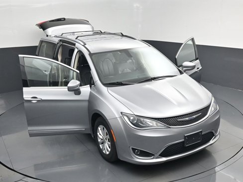 Used 2019 Chrysler Pacifica Touring-L image 43