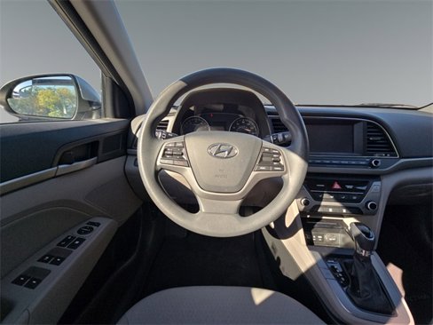 Used 2017 Hyundai Elantra SE image 16