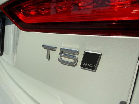 Used 2020 Volvo V60 T5 Cross Country image 36