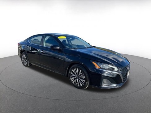 Used 2023 Nissan Altima 2.5 SV image 1