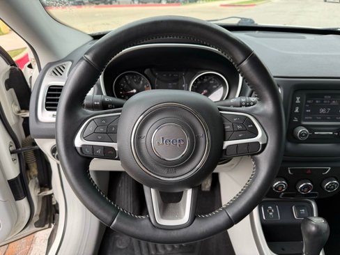 Used 2017 Jeep Compass Latitude image 17