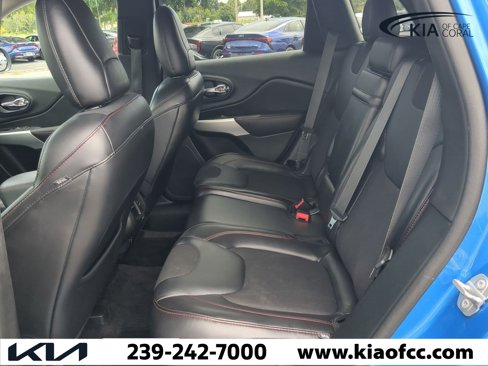 Used 2018 Jeep Cherokee Trailhawk image 12