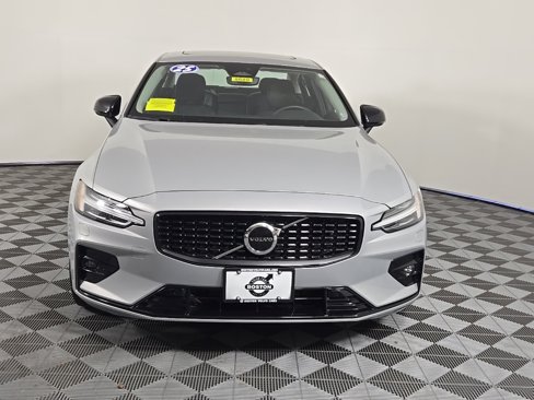 Certified 2025 Volvo S60 B5 Core image 3