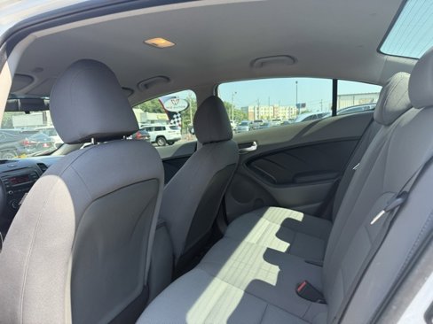 Used 2017 Kia Forte LX image 15