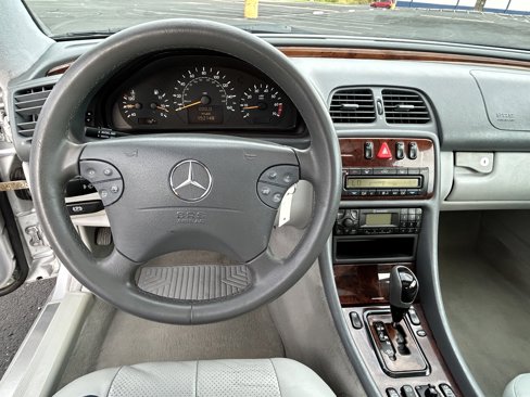 Used 2001 Mercedes-Benz CLK 320 Coupe image 9