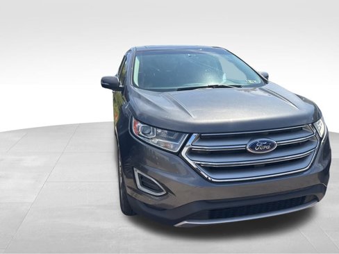 Used 2018 Ford Edge Titanium w/ Equipment Group 301A image 9