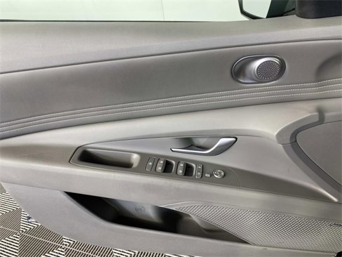 Used 2022 Hyundai Elantra SEL w/ Convenience + Premium Package image 24