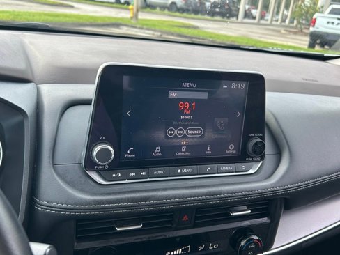 Used 2023 Nissan Rogue SV image 42