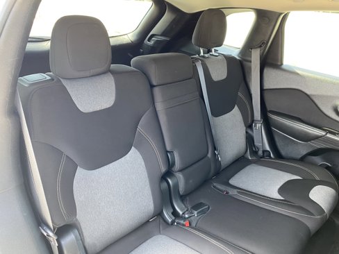 Used 2017 Jeep Cherokee Altitude image 28