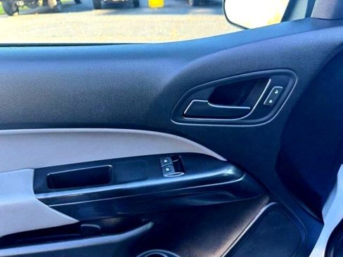 Used 2018 Chevrolet Colorado W/T image 11