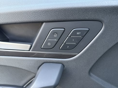 Used 2018 Audi Q5 Prestige w/ Prestige Package image 17