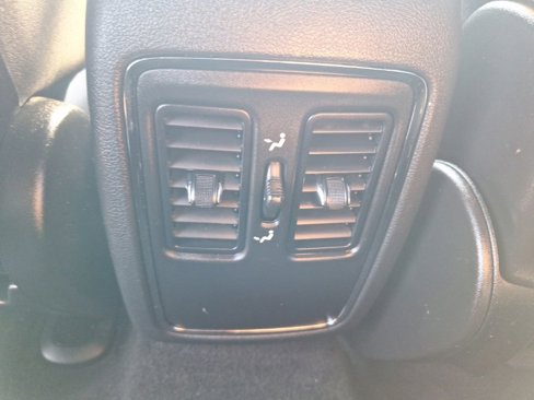 Used 2019 Jeep Grand Cherokee Laredo image 16