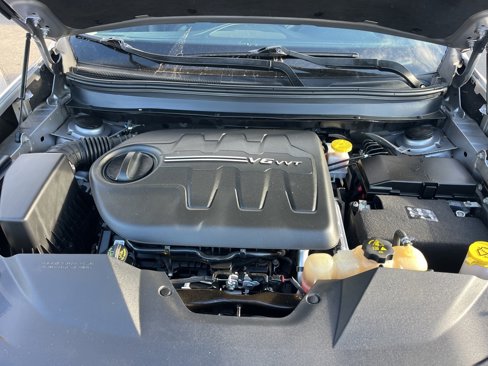 Used 2019 Jeep Cherokee Latitude Plus w/ Comfort/Convenience Group image 16