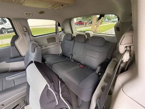 Used 2010 Chrysler Town & Country Touring w/ Trailer Tow Group image 9