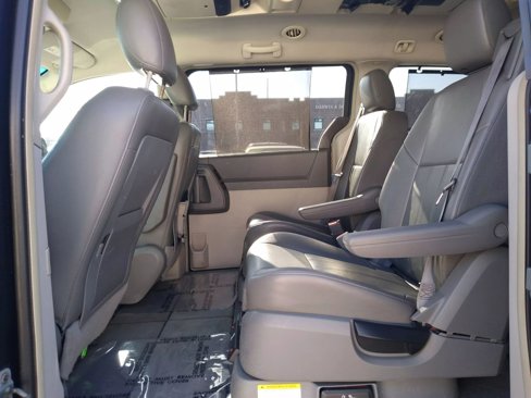 Used 2008 Chrysler Town & Country Touring image 13