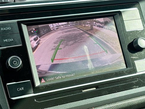 Used 2018 Volkswagen Tiguan S image 15