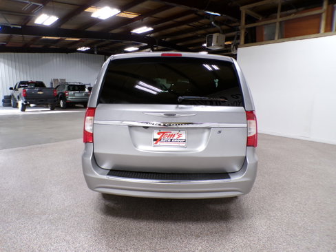 Used 2015 Chrysler Town & Country S image 4