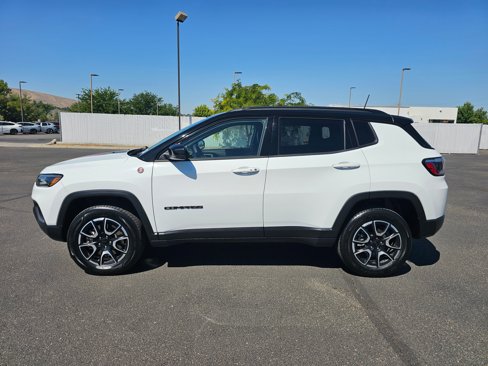 Used 2024 Jeep Compass Trailhawk image 3
