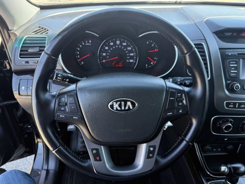 Used 2015 Kia Sorento LX image 9