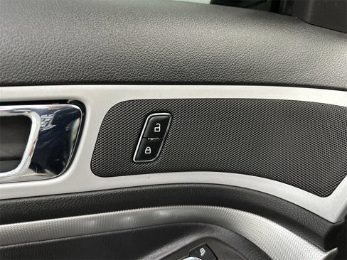 Used 2014 Ford Explorer XLT w/ Equipment Group 202A image 12