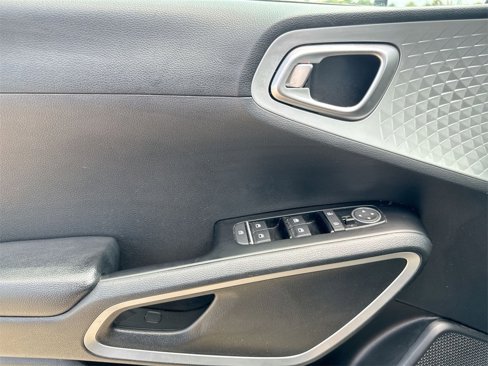 Used 2020 Kia Soul LX image 15