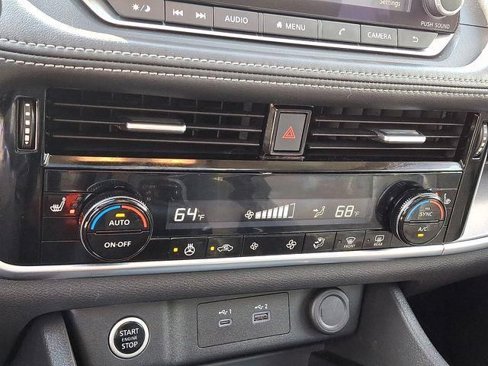 Used 2022 Nissan Rogue SV w/ SV Premium Package image 17