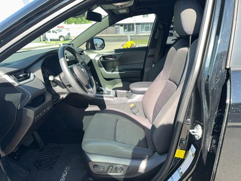 Used 2022 Toyota RAV4 SE w/ Convenience Package image 11