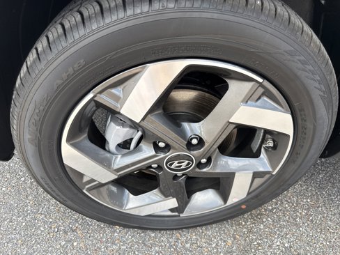 New 2025 Hyundai Venue SEL image 20