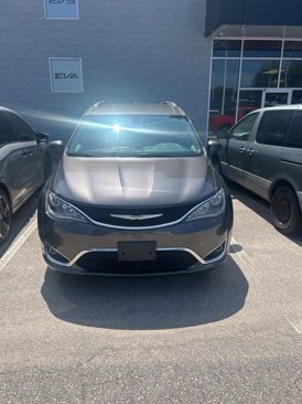 Used 2017 Chrysler Pacifica Touring-L image 17