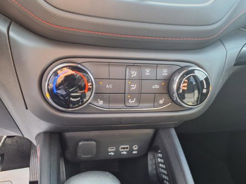 Used 2022 Chevrolet TrailBlazer RS image 16
