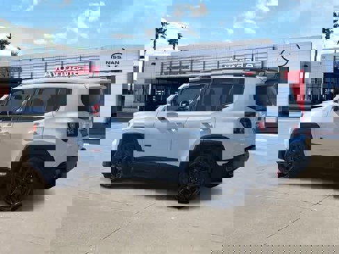 Used 2020 Jeep Renegade Latitude image 3