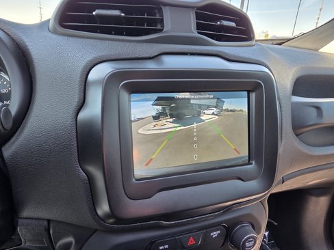 Used 2019 Jeep Renegade Latitude w/ Cold Weather Group image 22