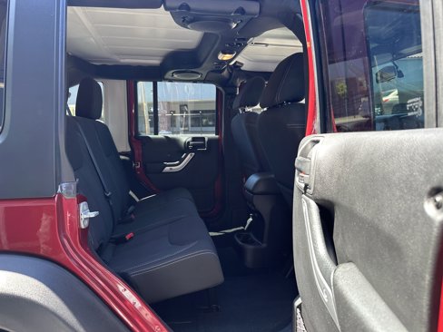 Used 2013 Jeep Wrangler Unlimited Rubicon image 13