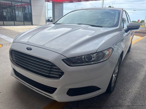 Used 2015 Ford Fusion S image 2