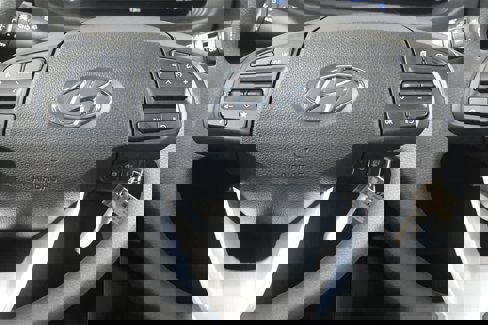 New 2025 Hyundai Venue SE image 15