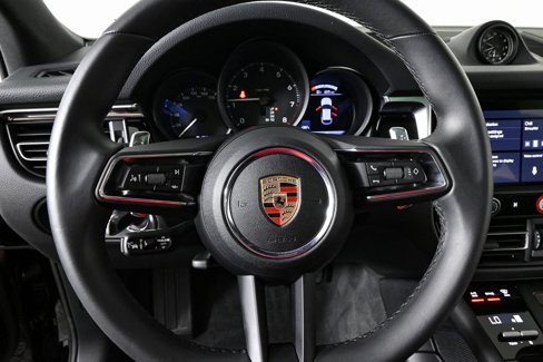 Certified 2025 Porsche Macan image 9