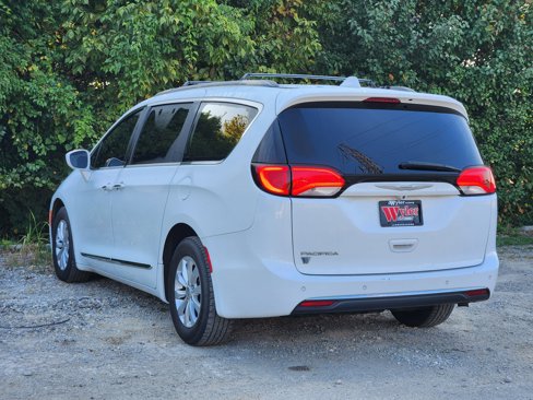 Used 2017 Chrysler Pacifica Touring-L image 12