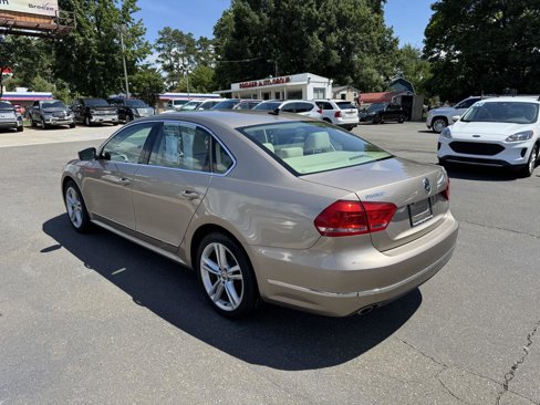 Used 2015 Volkswagen Passat TDI SEL Premium image 10