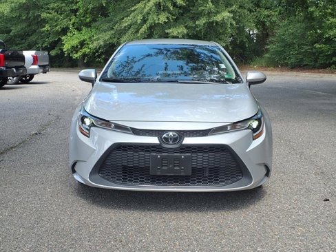 Used 2022 Toyota Corolla LE image 2