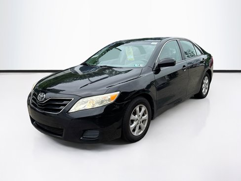 Used 2011 Toyota Camry image 3