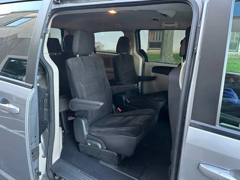 Used 2018 Dodge Grand Caravan SE image 22