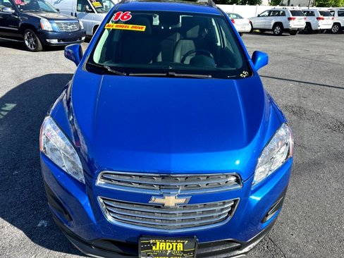 Used 2016 Chevrolet Trax LT w/ LT Sun and Sound Package image 11