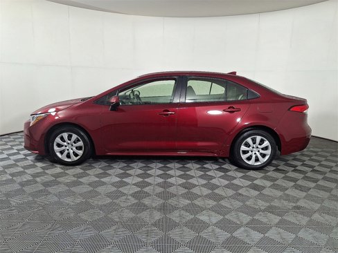 Used 2022 Toyota Corolla LE image 7