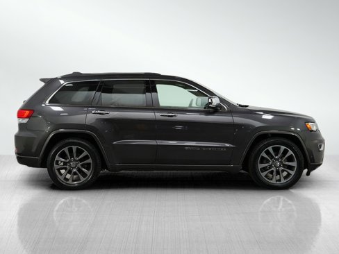 Used 2017 Jeep Grand Cherokee Overland w/ Jeep Active Safety Group image 6