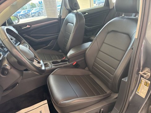 Used 2023 Volkswagen Jetta SE w/ Panoramic Sunroof Package image 13