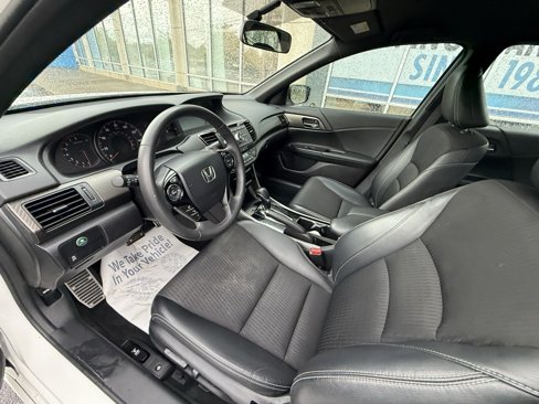 Used 2017 Honda Accord Sport image 14