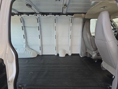 Used 2017 Chevrolet Express 2500 image 22