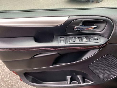 Used 2019 Dodge Grand Caravan GT image 18