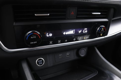 Used 2023 Nissan Rogue SV image 6