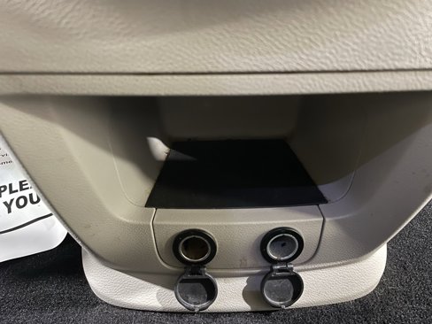 Used 2013 Chrysler Town & Country Touring-L w/ Driver Convenience Group image 27